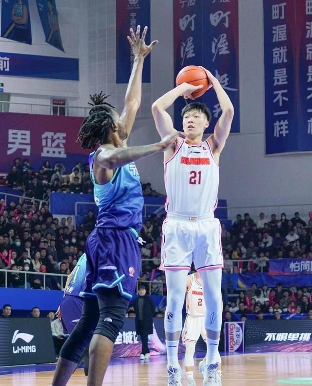 广东男篮张昊训练日常投射训练&结合球出手的简单介绍