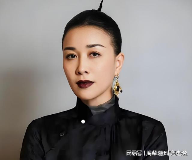 关于20年前，那个让那英甘愿“未婚生子”的前国脚高峰，如今过得怎样的信息