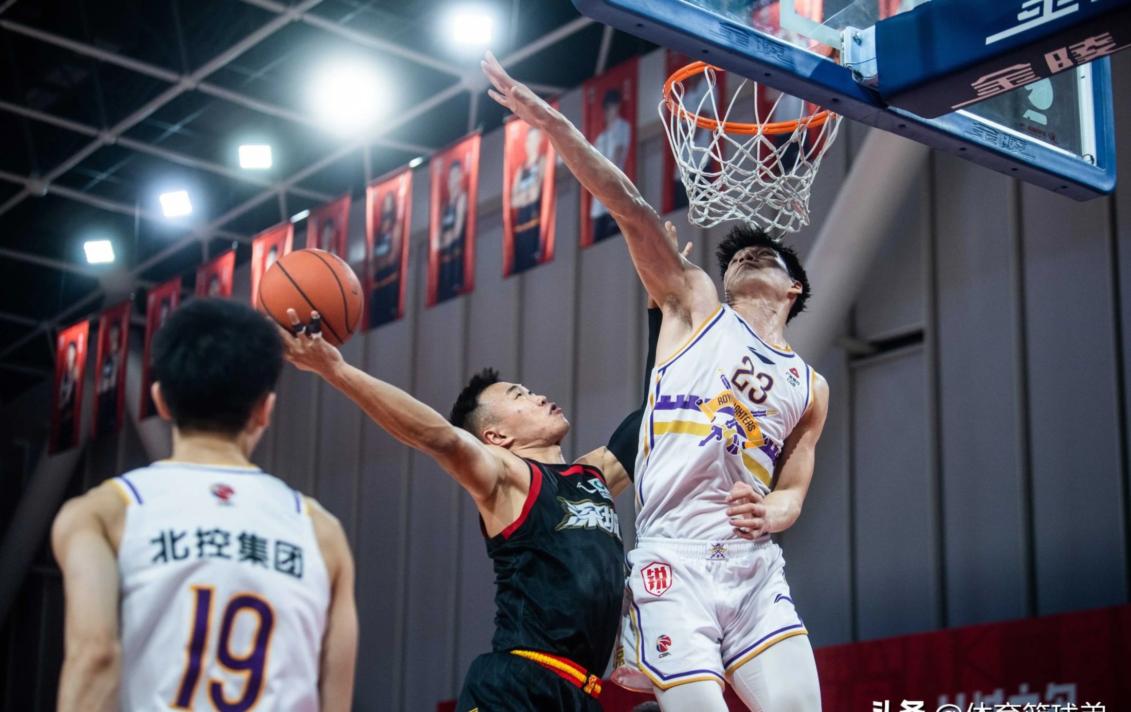 徐杰三双广东险胜北控郭昊文24分同曦胜新疆