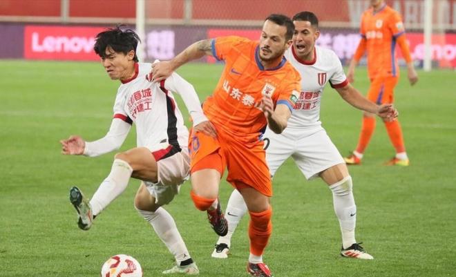 山东鲁能迎难而上，坚韧拼搏全力冲刺